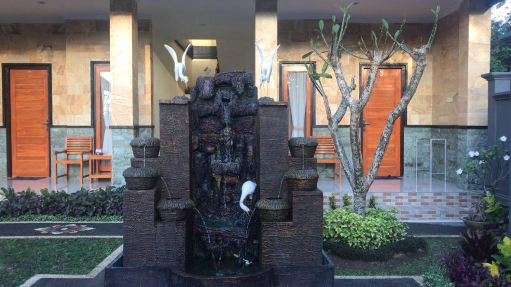 Yudis Homestay Toyapakeh Zewnętrze zdjęcie
